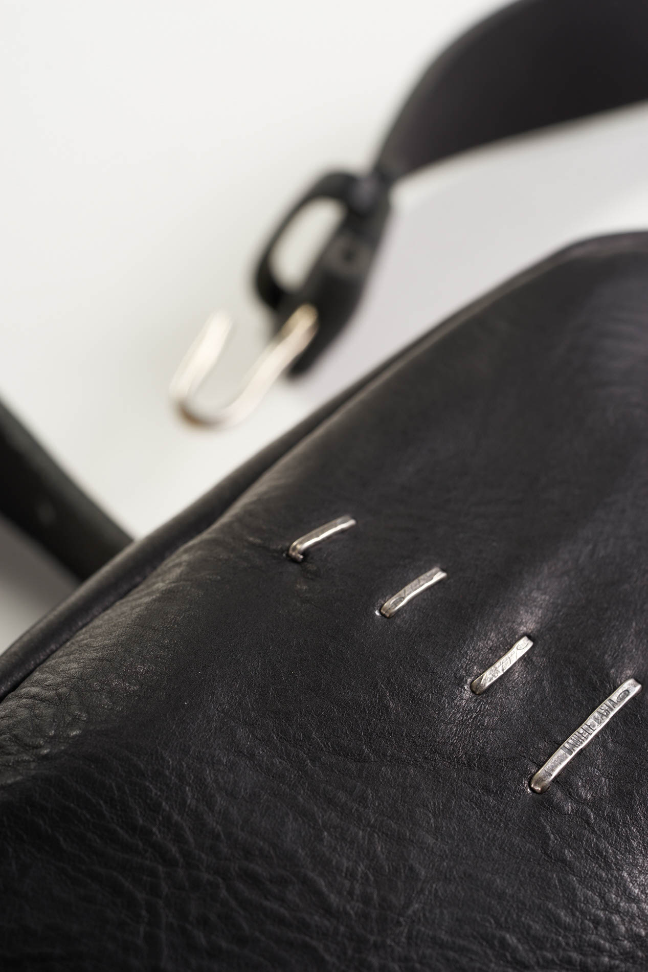 daniele basta leather and silver bags - kali foglie 45